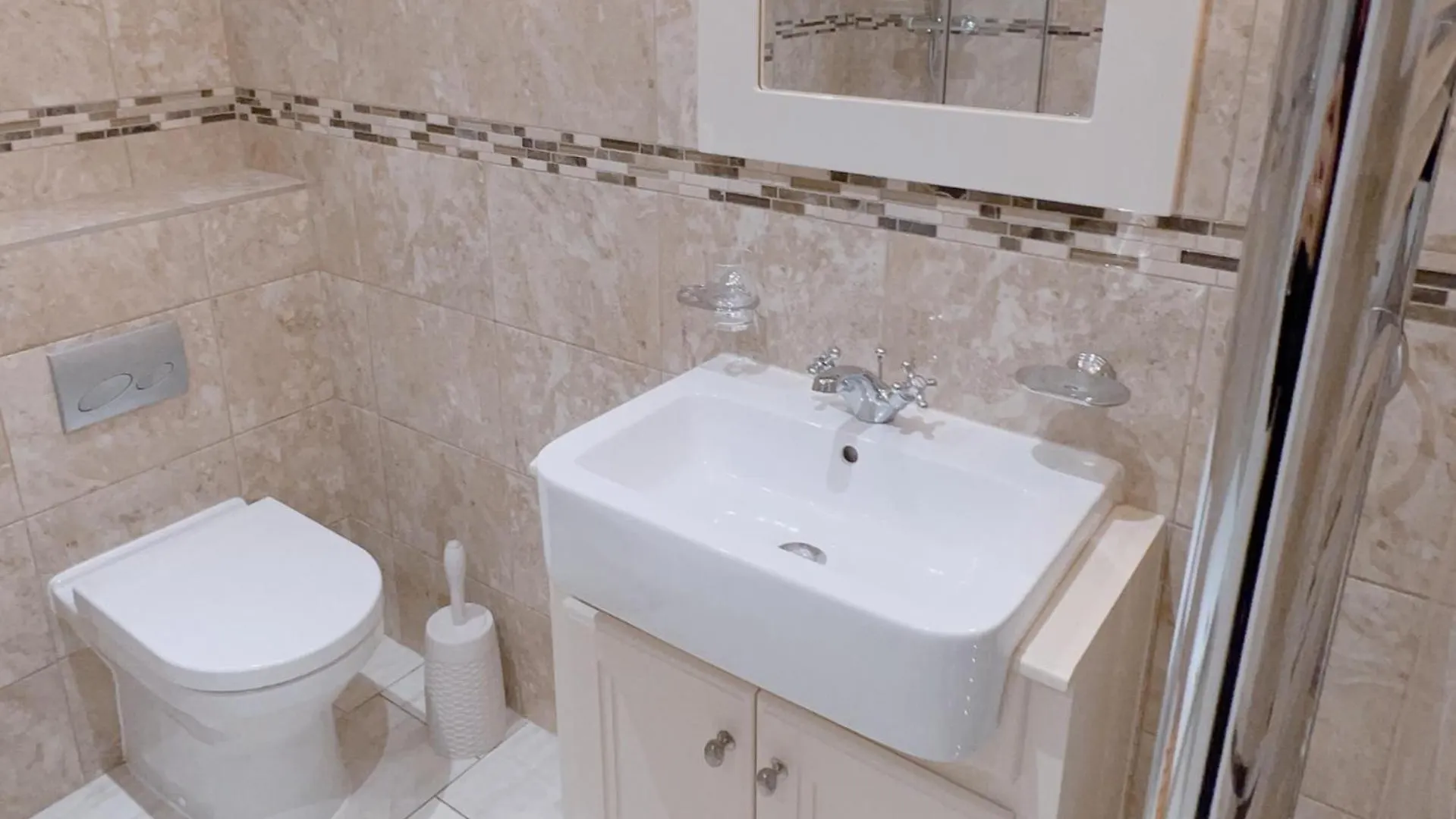 Beautiful 3 Bedroom Apartment In Bournemouth
